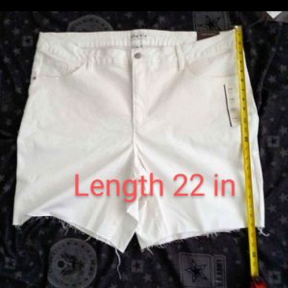 AVA & VIV size 24W White High Rise stretch Bermuda - Picture 9 of 10